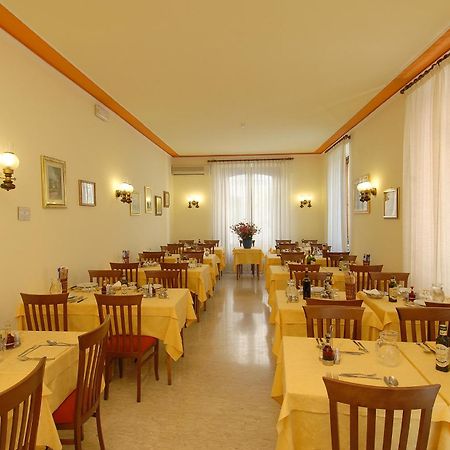 Hotel Delizia Genovese Montecatini Terme Dış mekan fotoğraf