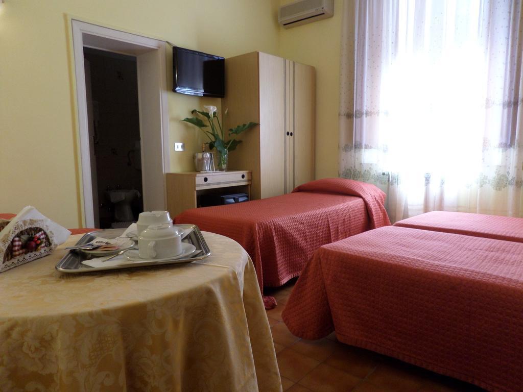 Hotel Delizia Genovese Montecatini Terme Oda fotoğraf