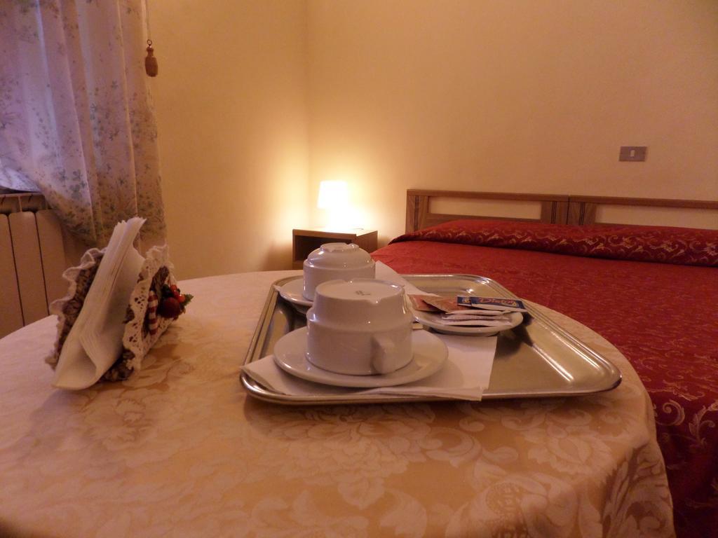 Hotel Delizia Genovese Montecatini Terme Oda fotoğraf