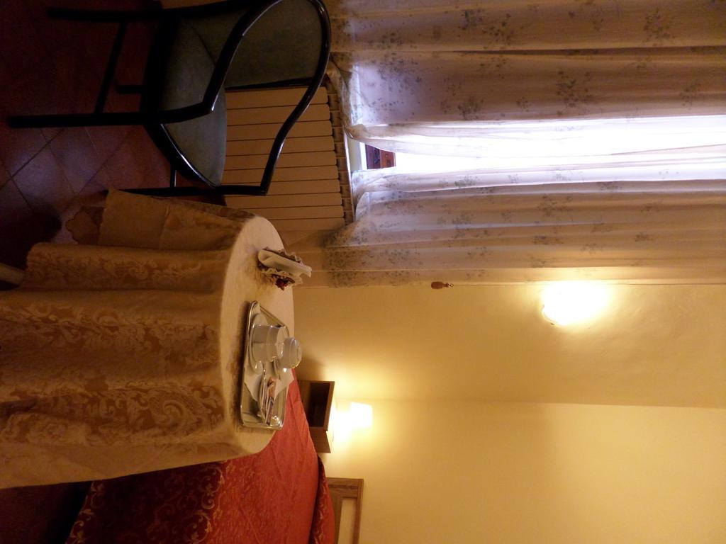 Hotel Delizia Genovese Montecatini Terme Oda fotoğraf